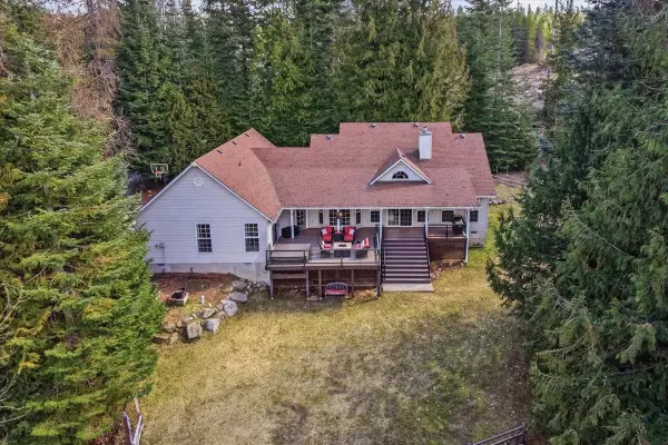 912 Deer Valley Rd, Newport, WA 99156