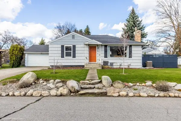 8613 E Bridgeport Ave, Millwood, WA 99212