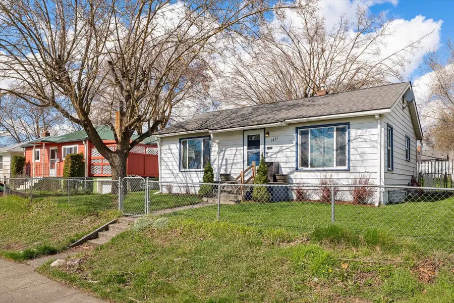1611 E Bridgeport Ave, Spokane, WA 99207 - #2