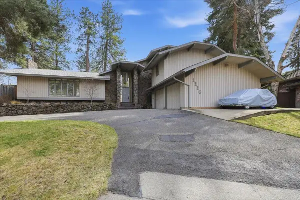 1226 E Christmas Tree Ln, Spokane, WA 99203