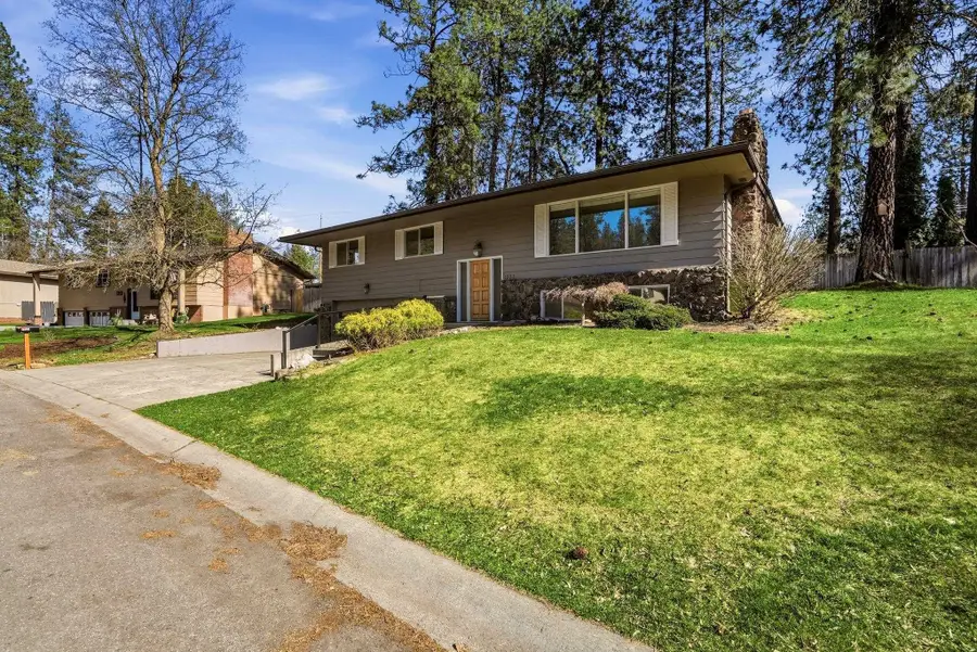 1223 W Bellwood Dr, Spokane, WA 99218 - #2