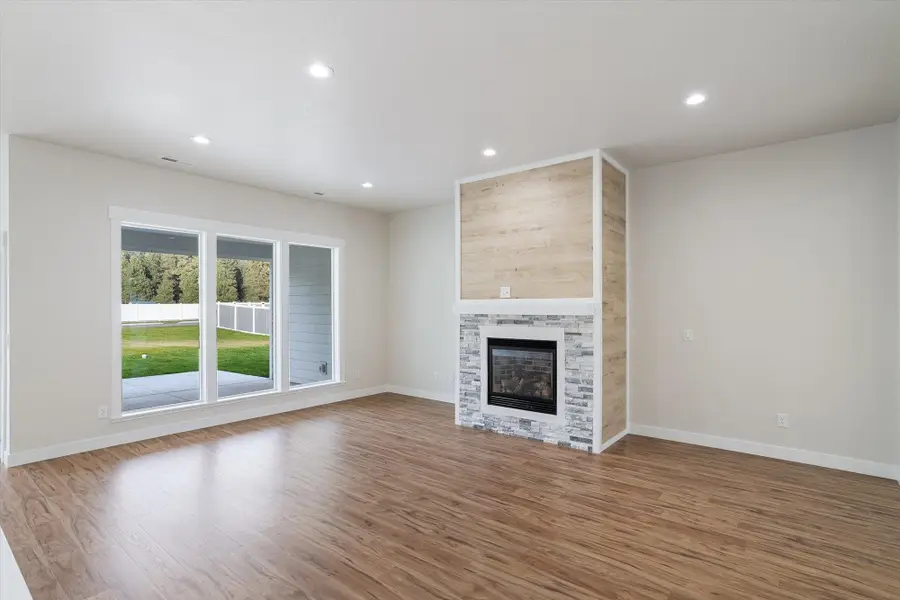 3405 E Yearling Rd, Chattaroy, WA 99003 - #3