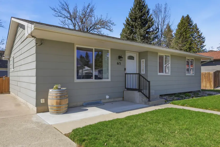 613 N Main St, Deer Park, WA 99006 - #2
