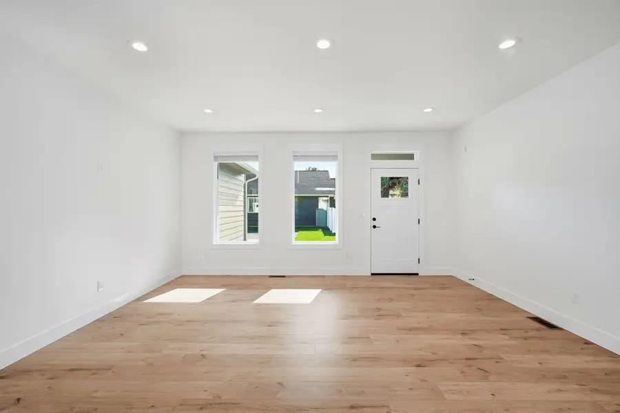 12121 E Sharp Ln, Spokane Valley, WA 99206 - #3