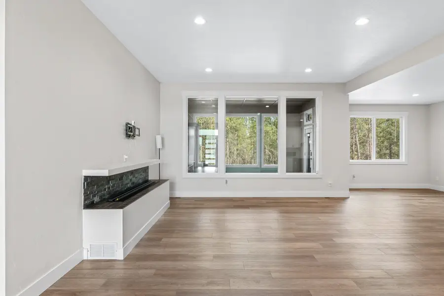 402 S Christensen Rd, Medical Lake, WA 99022 - #3