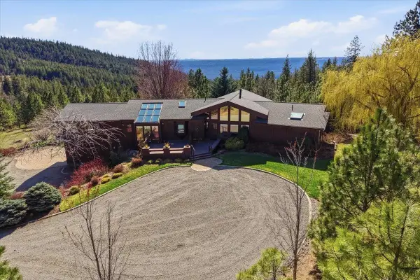 8206 W Bernhill Rd, Spokane, WA 99208