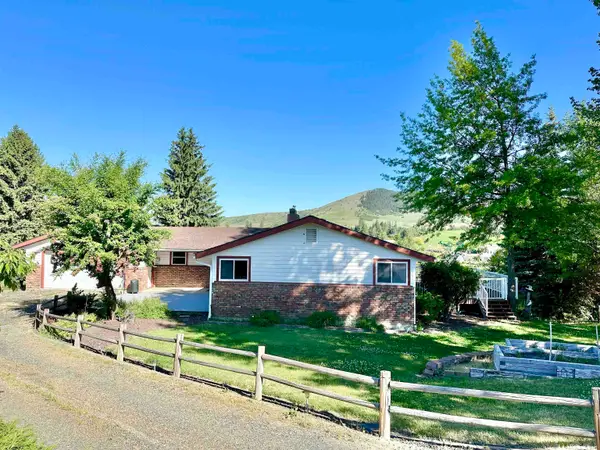 147 N Lindsey St, Tekoa, WA 99033