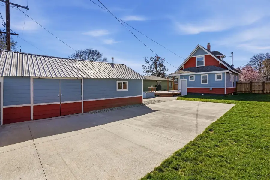 1407 E Crown Ave, Spokane, WA 99207 - #2