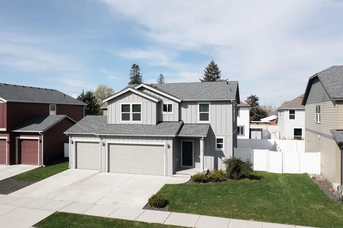 1007 N Viewmont Rd, Greenacres, WA 99016 - #1