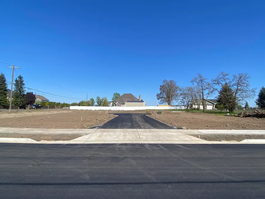 8612 W Panorama Dr, Spokane, WA 99208 - #3