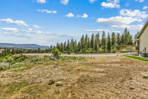 5104 N Scenic Ln, Spokane, WA 99212