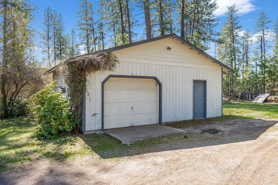 27220 N Milan Rd, Chattaroy, WA 99003 - #3