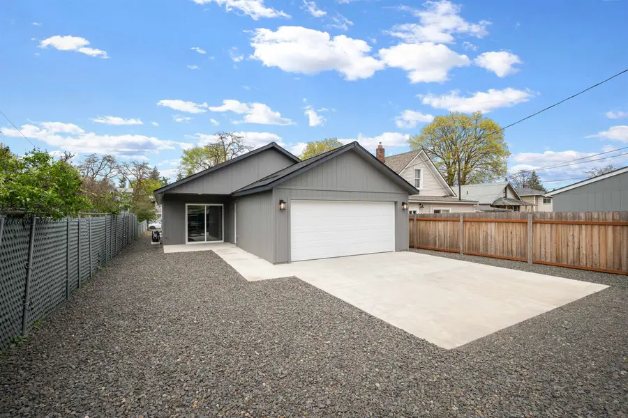 820 E Crown Ave, Spokane, WA 99207 - #3