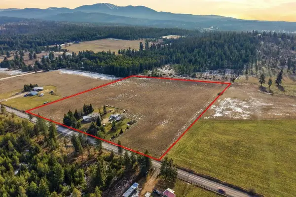11918 E Bridges Rd, Elk, WA 99009