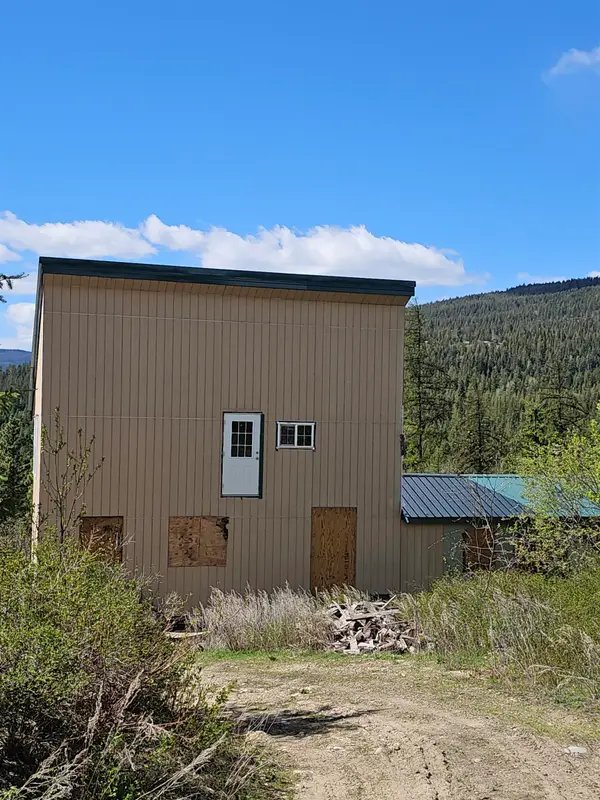 4 Paxson Ln, Kettle Falls, WA 99141