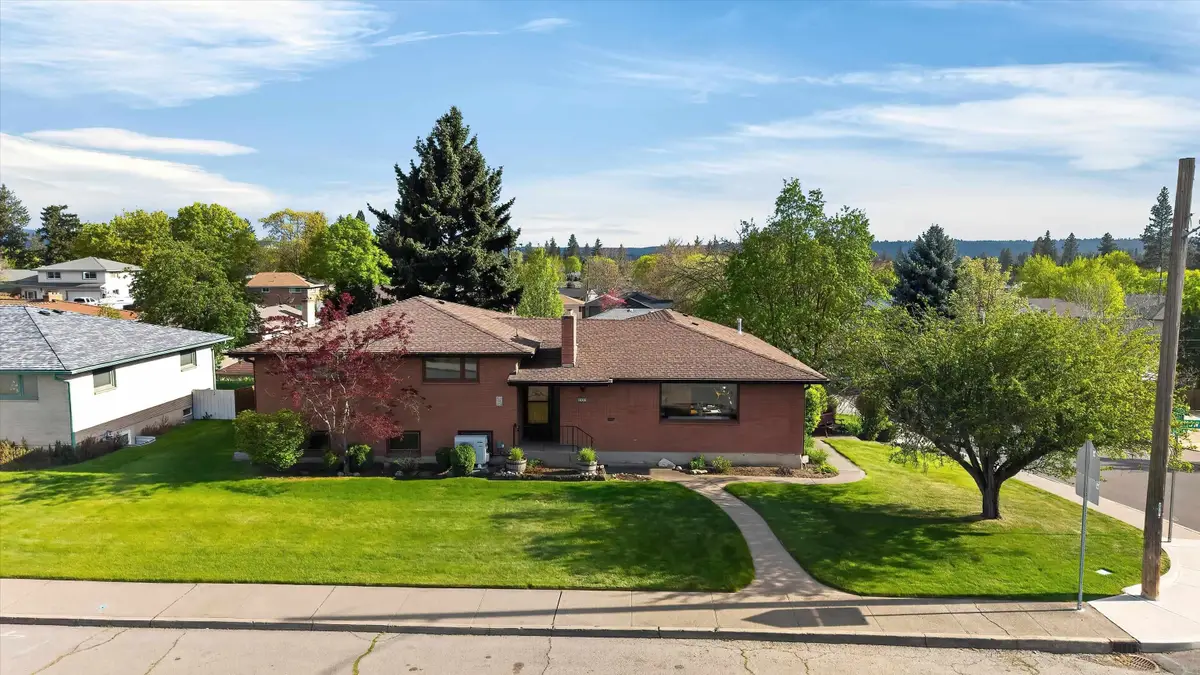 2337 W Longfellow Ave, Spokane, WA 99205 - #1