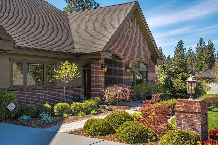 2104 E Cherrytree Ln, Spokane, WA 99203 - #2