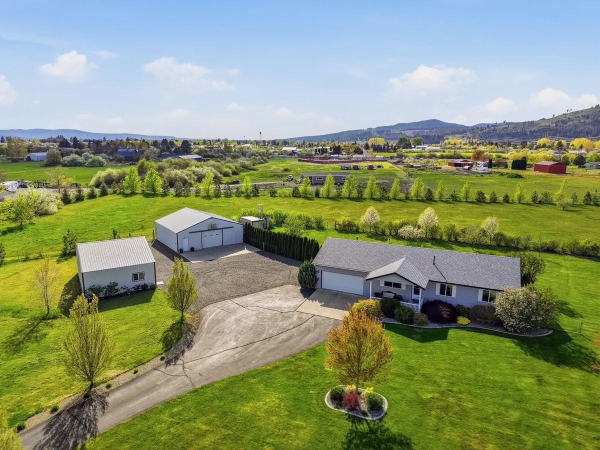 6211 N Blue Skies Ln, Newman Lake, WA 99025 - #1