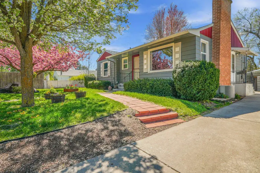 2917 W Sanson Ave, Spokane, WA 99205 - #2