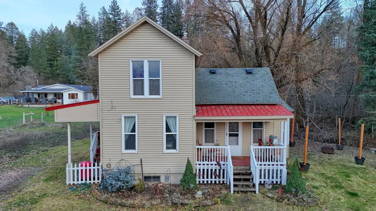 3926 E Chattaroy Rd, Chattaroy, WA 99003 - #1
