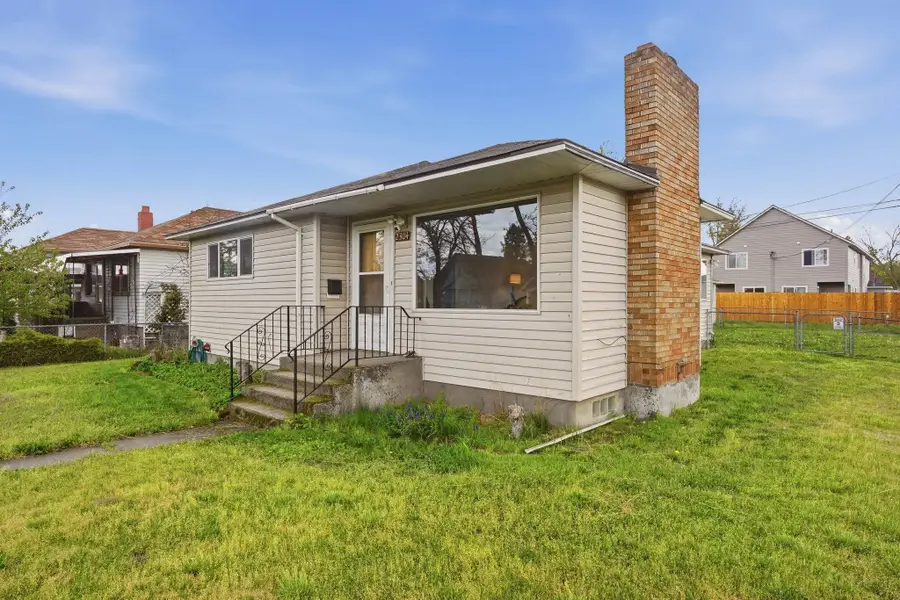 2304 E E Sanson Ave, Spokane, WA 99217 - #2