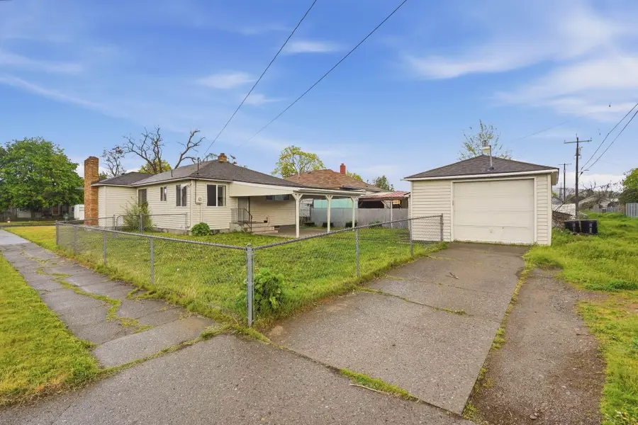 2304 E E Sanson Ave, Spokane, WA 99217 - #3