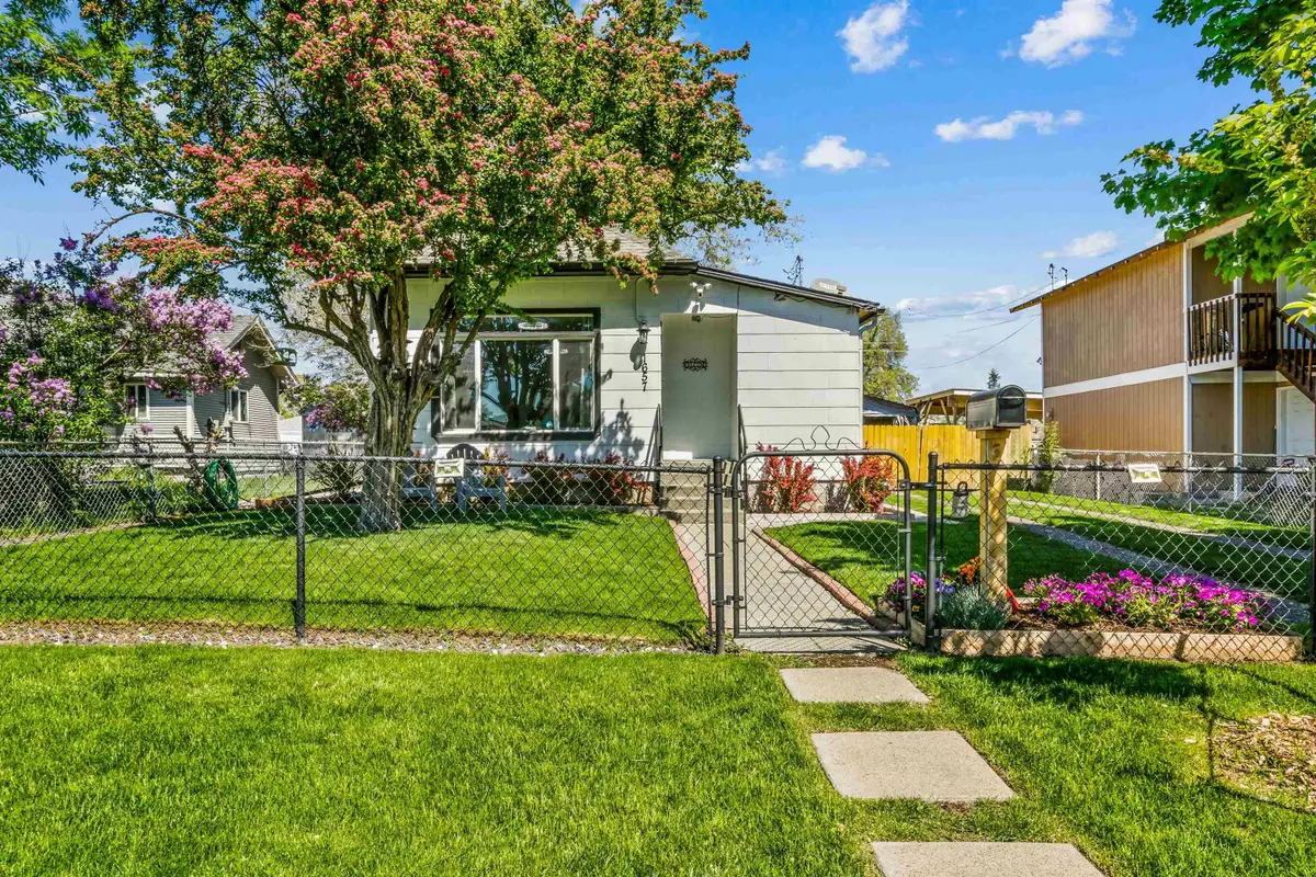 1657 E Crown Ave, Spokane, WA 99207 - #1