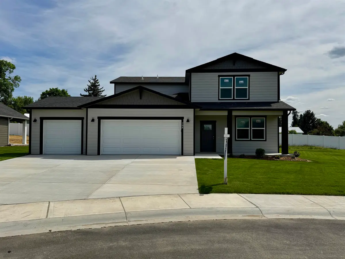 704 E 4th St, Deer Park, WA 99006 - #1