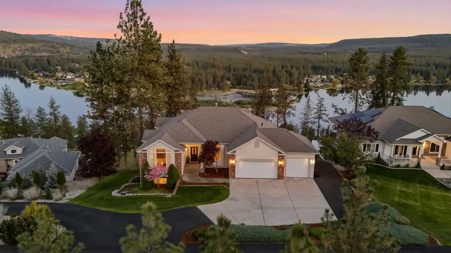 10599 W Lakeside Ln, Nine Mile Falls, WA 99026 - #2