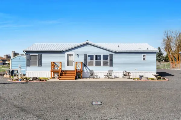365 NE Adams Rd, Creston, WA 99117