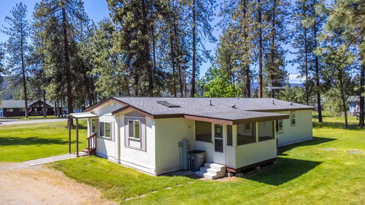 6571 Lake Forest Dr, Nine Mile Falls, WA 99026 - #1