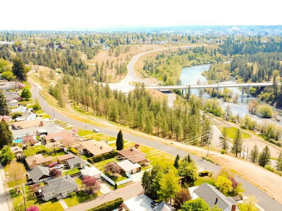 2724 W Riverview Ave, Spokane, WA 99205 - #3
