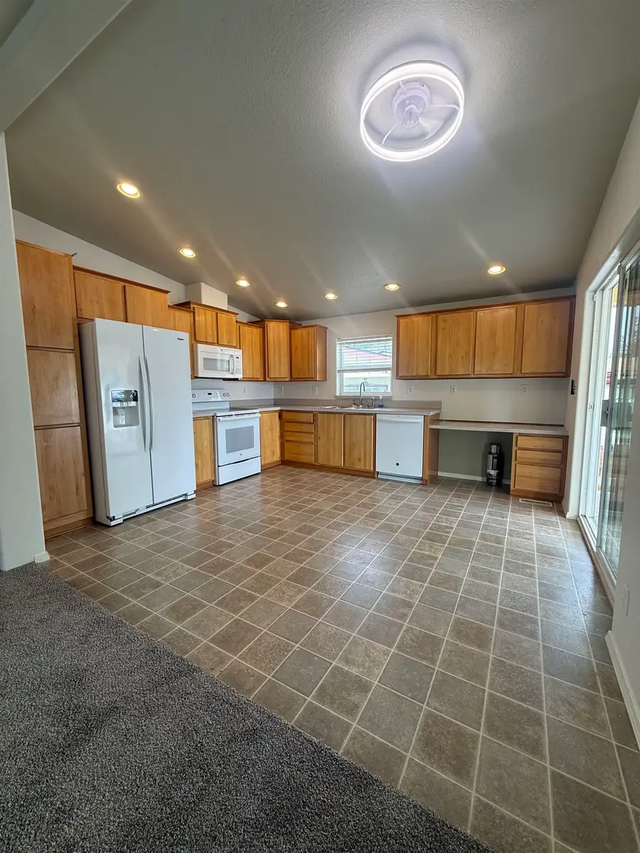 3412 E Valley Forge Ln, Mead, WA 99021 - #2