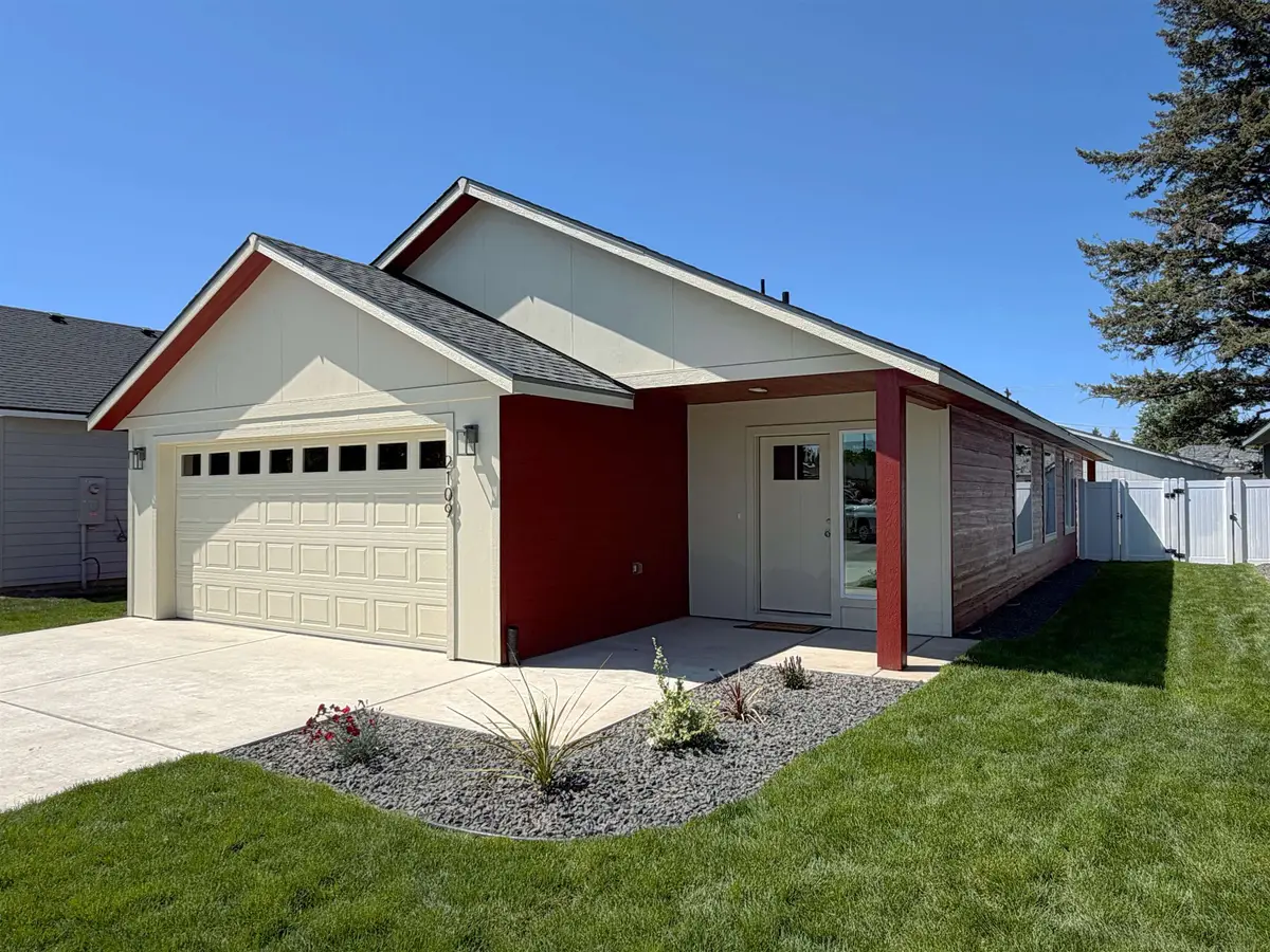 2109 N Sipple Rd, Spokane Valley, WA 99212 - #1