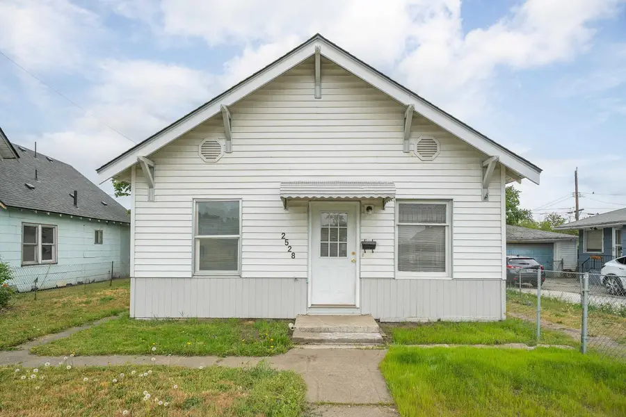 2528 E Rowan Ave, Spokane, WA 99207 - #2