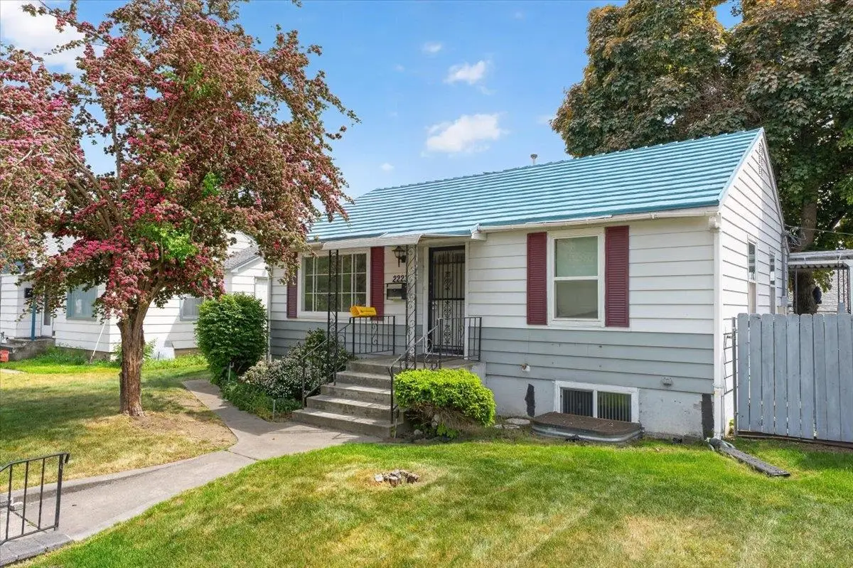 2223 W Broad Ave, Spokane, WA 99205 - #1