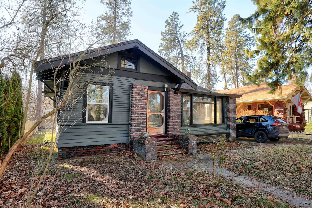 207 W 24th Ave, Spokane, WA 99203 - #1
