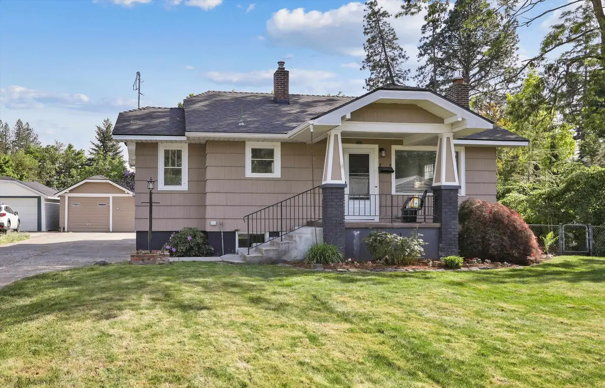 1032 E 33rd Ave, Spokane, WA 99203 - #1