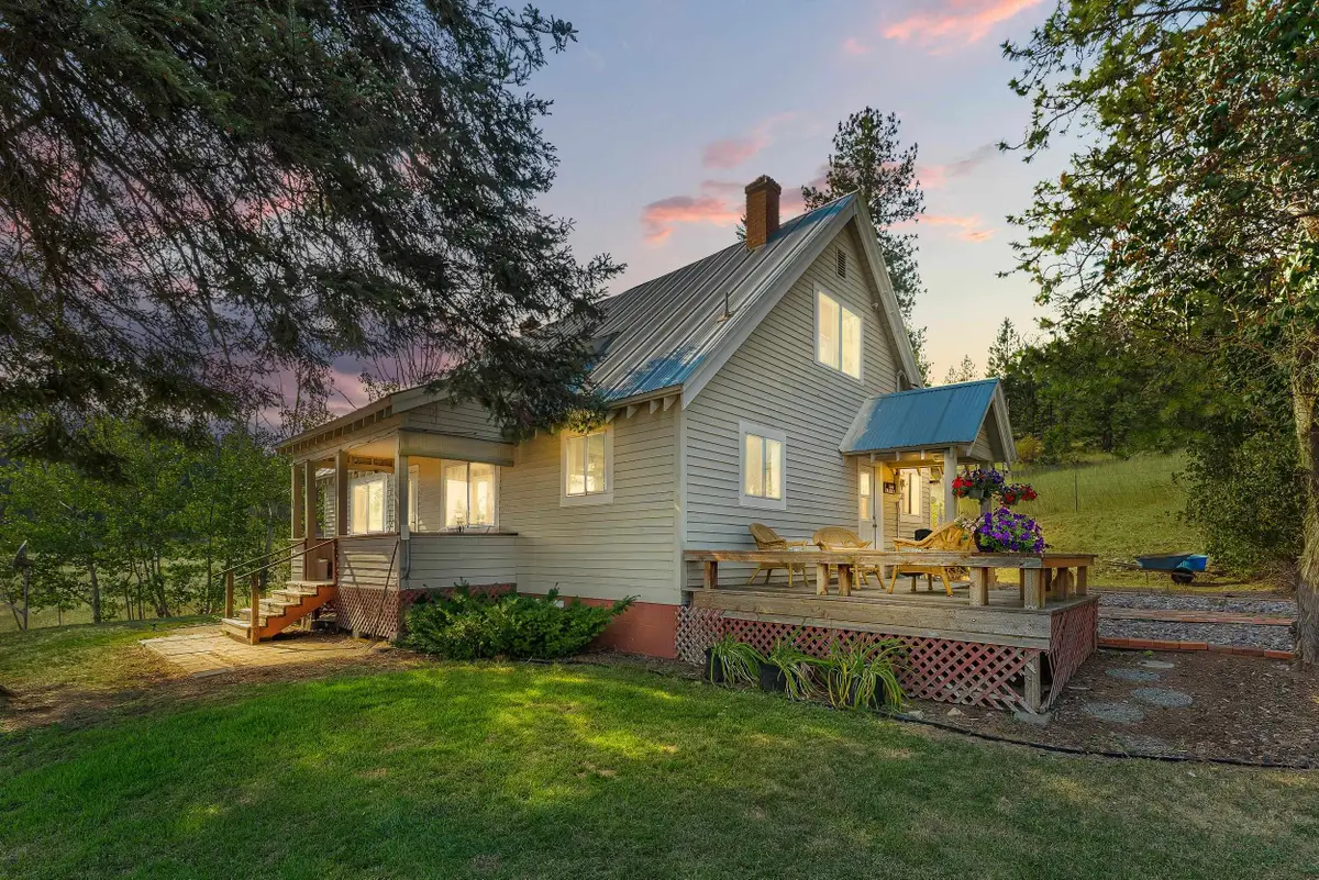 8410 W Valley Rd, Clayton, WA 99110 - #1