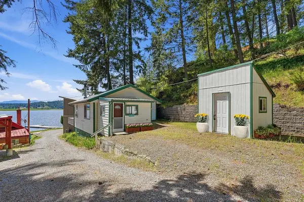 23617 E Beach Ln, Newman Lake, WA 99025