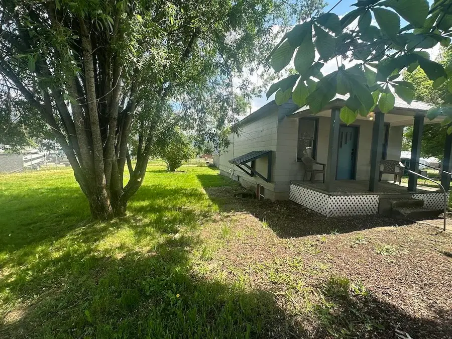 106 N 8th St, Ione, WA 99139 - #2
