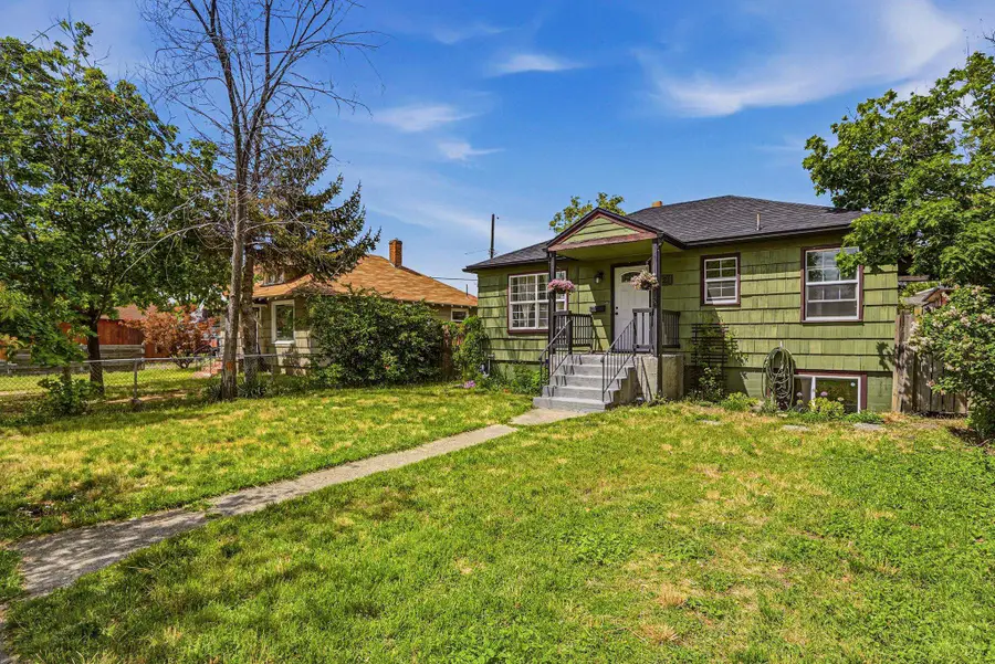 1121 E Carlisle Ave, Spokane, WA 99207 - #2