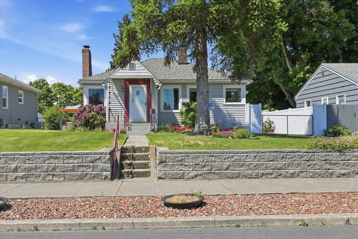 4023 N Hawthorne St, Spokane, WA 99205 - #1