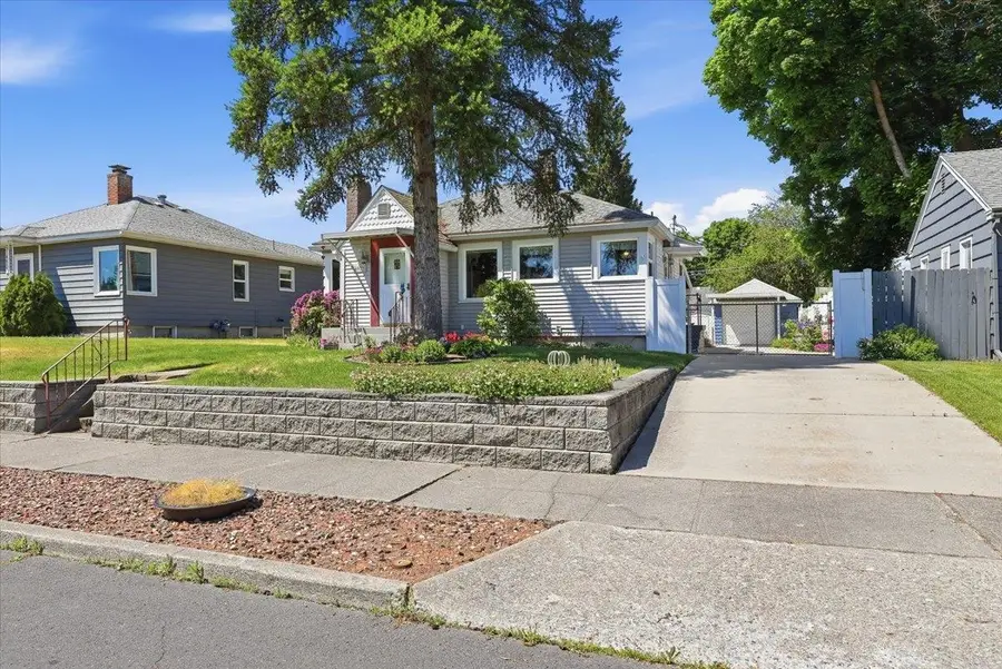 4023 N Hawthorne St, Spokane, WA 99205 - #2
