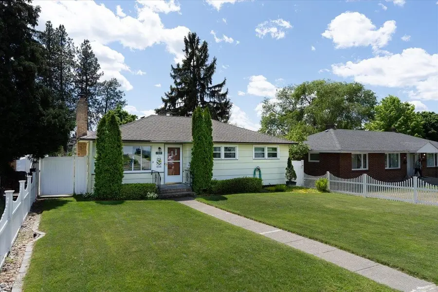 1411 W Glass Ave, Spokane, WA 99205 - #3