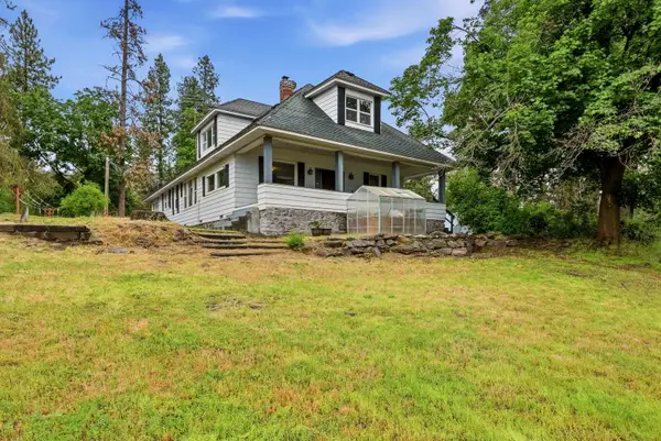 23415 E Trent Ave, Newman Lake, WA 99205