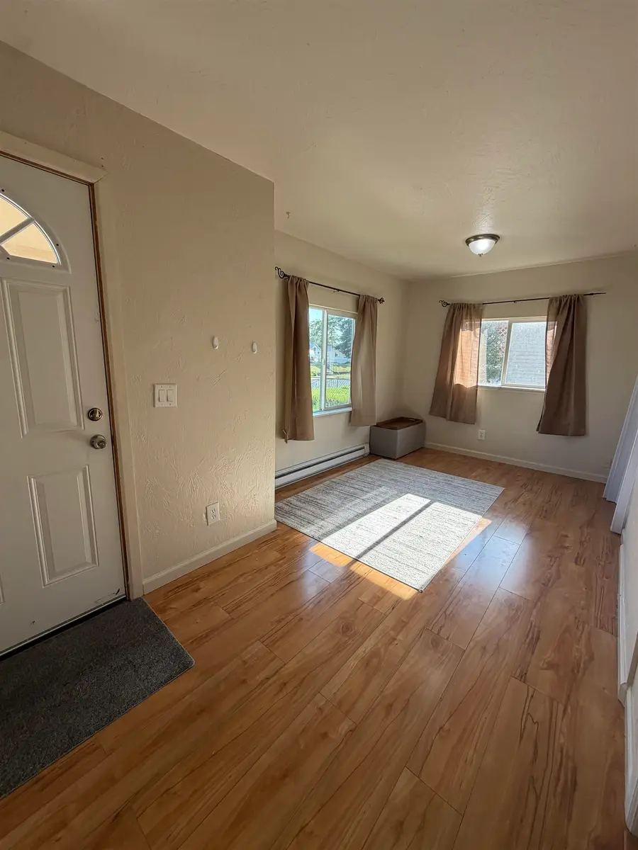 915 E Everette Ave, Spokane, WA 99207 - #3