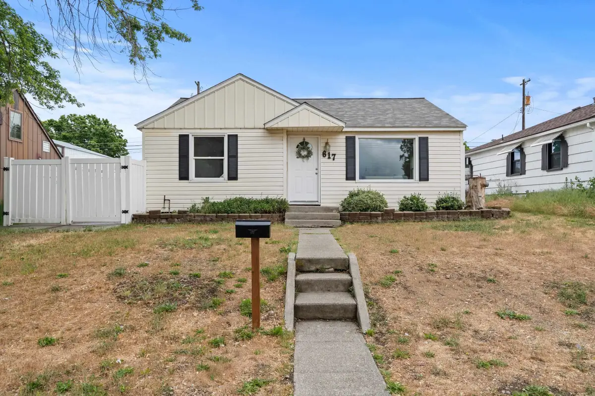 617 E Garland Ave, Spokane, WA 99207 - #1