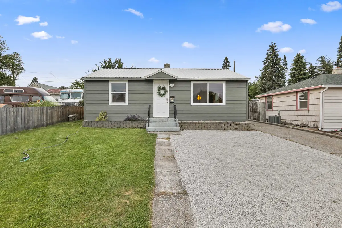 1221 E Ermina St, Spokane, WA 99207 - #1