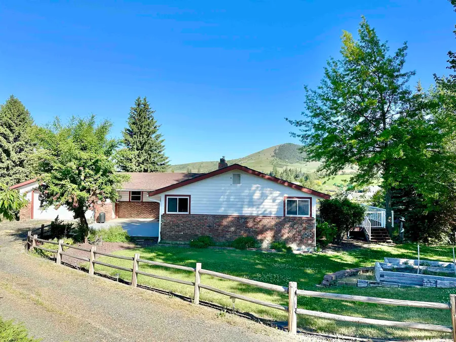 147 N Lindsey St, Tekoa, WA 99033 - #2